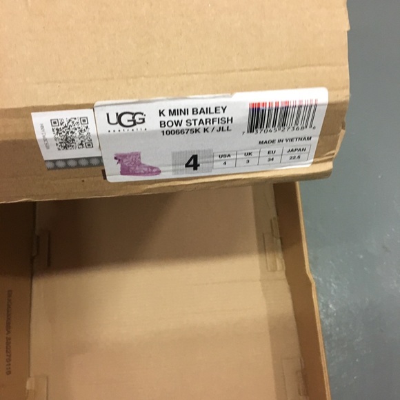 Mini Bailey starfish Ugg boots - Picture 2 of 2